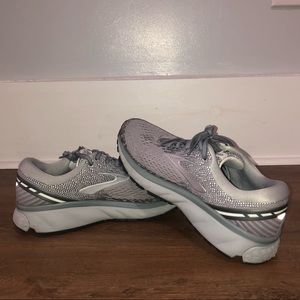 Brooks running shoes (ghost 11)